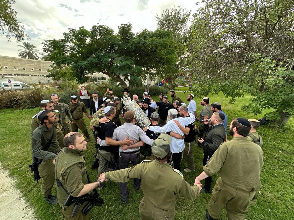 צפו: הפצוע הקשה מכיתת הכוננות חוזר לכרם שלום