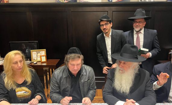 עם כיפה לראשו: צפו בהבדלה של נשיא ארגנטינה