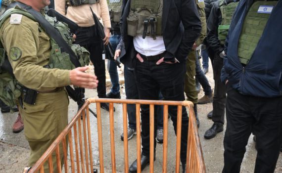 ביקור מפתיע: אילון מאסק הגיע עם בן שפירו לאושוויץ