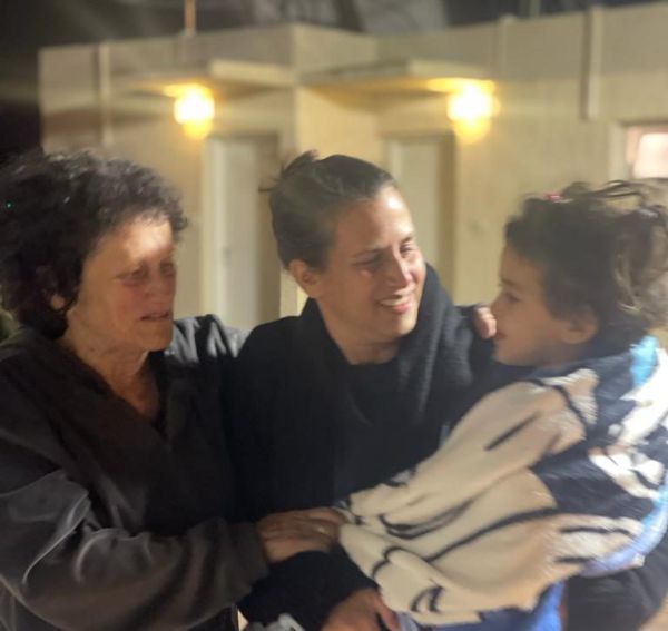 אחרי השחרור: אביגיל עידן נפגשה עם דודתה וסבתה