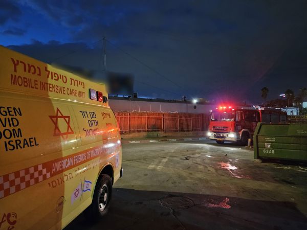 טרגדיה בחולון: גבר נמחץ למוות ממעלית משא