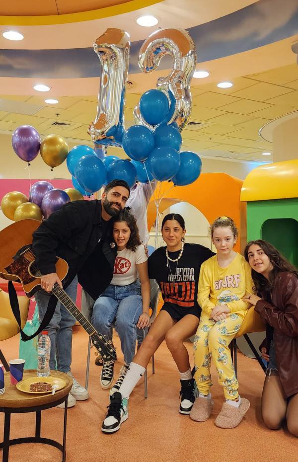 לאחר שחזרו מהשבי: הילה רותם ואמילי הנד חגגו יום הולדת