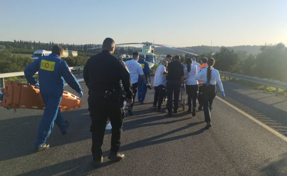 גבר נפצע קשה בתאונה בין רכב למשאית סמוך לעין תות