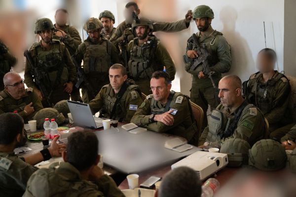 צפו: הרמטכ"ל הגיע לאיזור הקרבות בעזה