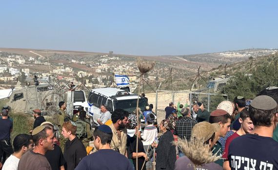 התושבים מונעים מהערבים לעבור: "משמש לטרור"