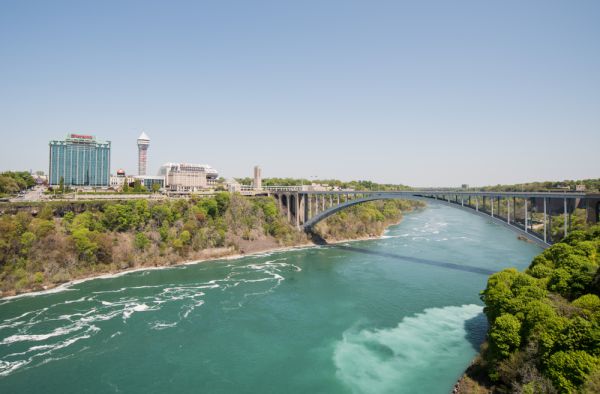 המעבר נסגר: רכב התפוצץ בגבול בין ארה"ב וקנדה