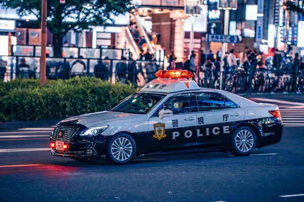 רכב פגע במחסום בשגרירות ישראל ביפן, שוטר נפצע