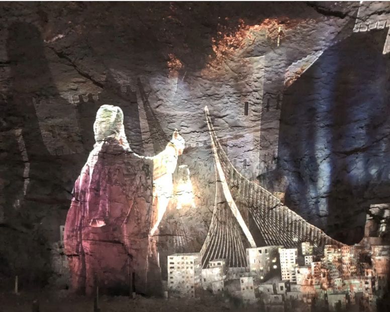 האטרקציה של חנוכה: מגלים את הסודות מתחת לחומות