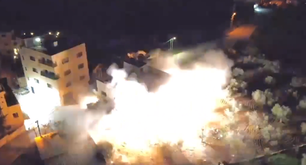 נהרס בית המחבל שרצח את האב ובנו בחווארה