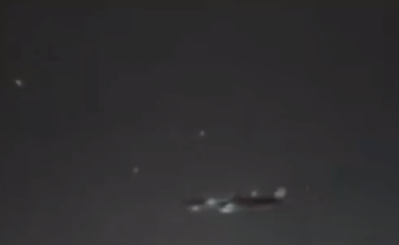 דרמה באוויר: מטוס נוסעים חלף ליד יירוט הטילים | צפו