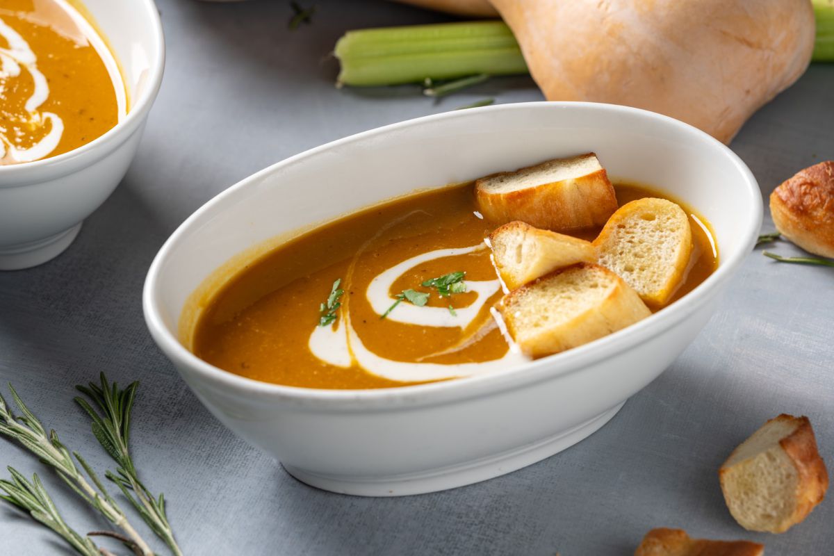 הסופה בדרך? כך תחממו את עצמכם עם מרק טעים