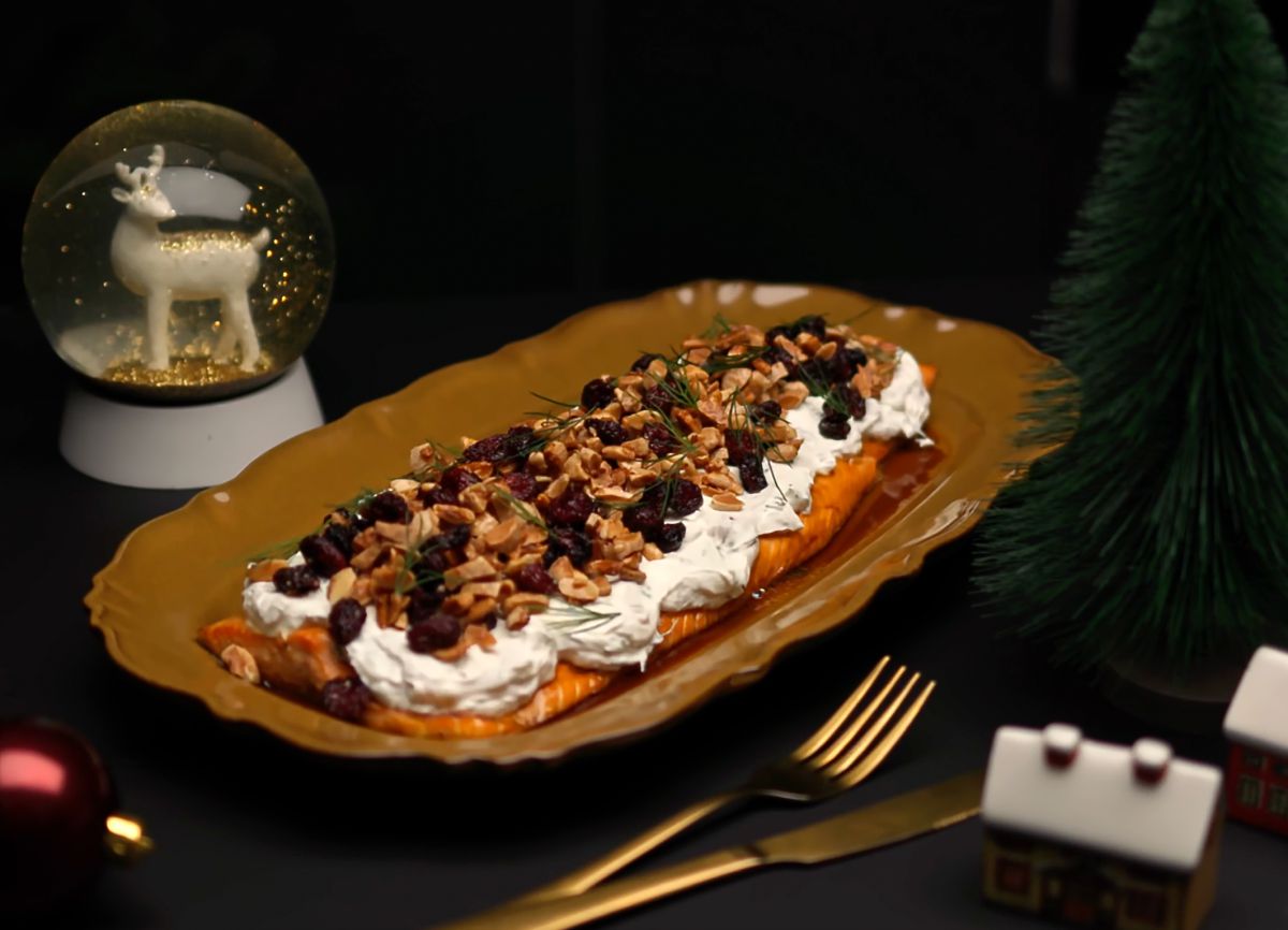 כמו של השף: סלמון אפוי ברוטב שמיר