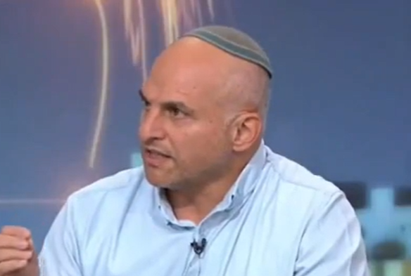 הח"כ לשעבר בעימות עם אב שבנו חטוף: "אין לך רגישות"