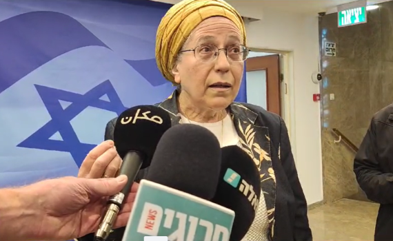 סטרוק זועקת: פקידים באוצר מנצלים את כוחם