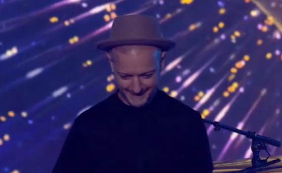 הזמר שחזר בתשובה ונעלם חוזר לבמה. צפו בקאמבק