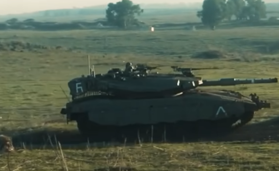 צפו: הטנק שדרס עשרות מחבלים והציל מאות אנשים