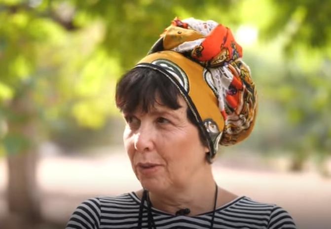 האמא הסרוגה שארבעת בניה נמצאים בחזית. צפו