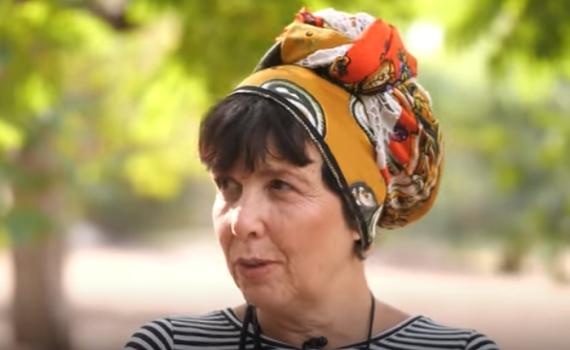 האמא הסרוגה שארבעת בניה נמצאים בחזית. צפו