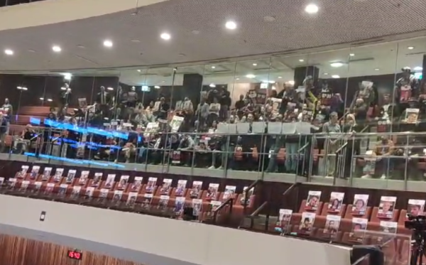 משפחות החטופים התפרצו לנאום נתניהו: "אין זמן". צפו