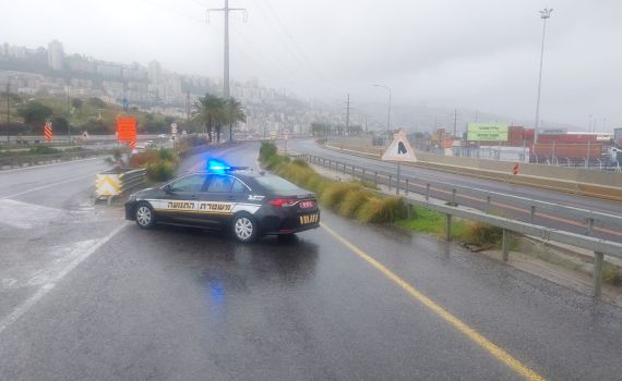 רכב נסע בפראות: המשטרה גילתה שהוא מוביל סמים