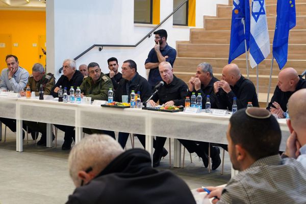 גלנט לראשי הרשויות בצפון: "אם נצטרך נפעל בכוח"