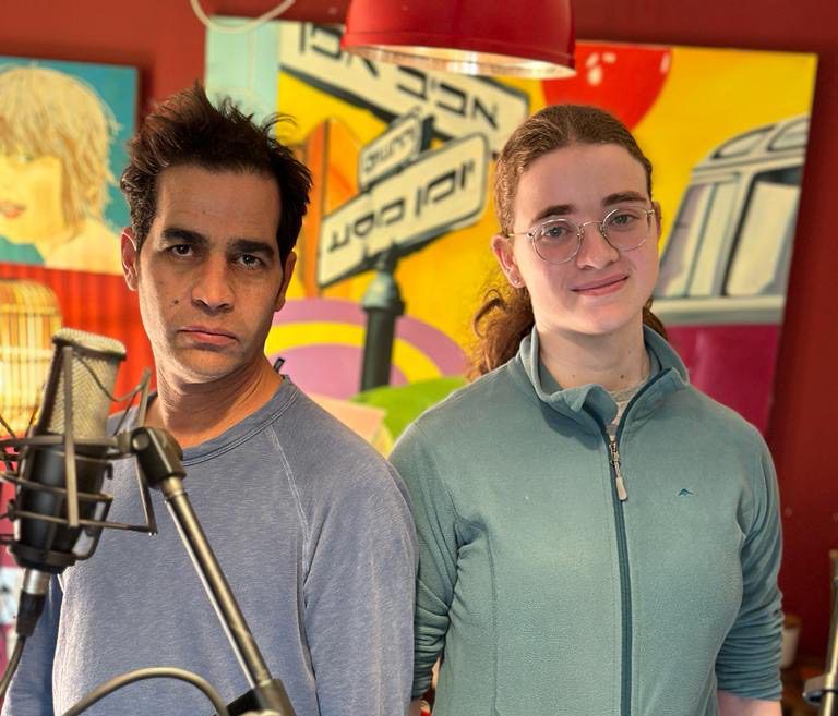 אביב גפן בדואט עם מיאה ליימברג שחזרה מהשבי