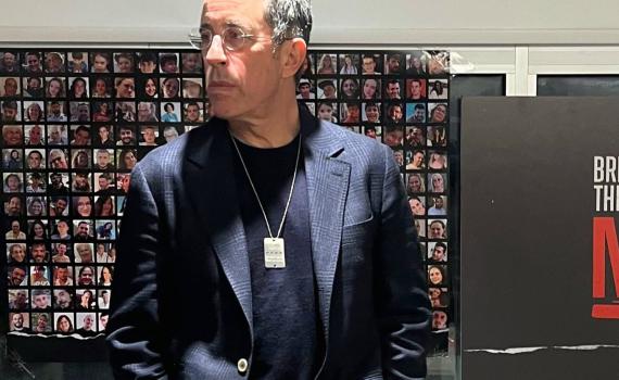 ג'רי סיינפלד נפגש עם משפחות החטופים