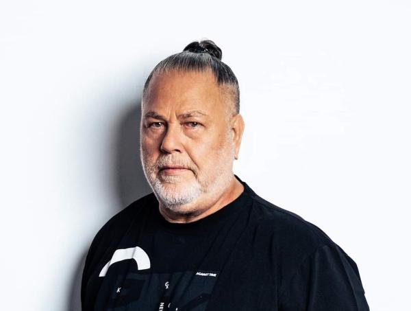 יהודה פוליקר חוגג יום הולדת ומשחרר שיר חדש