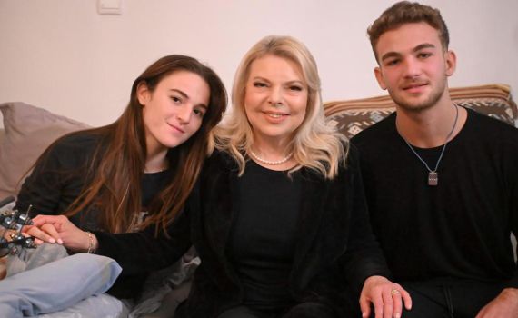 צפו: שרה נתניהו בפגישה עם האחים שחזרו מהשבי