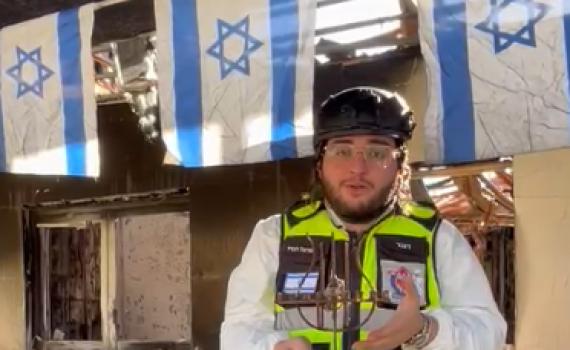 מעט מן האור: החנוכייה שאותרה בהריסות ניר עוז