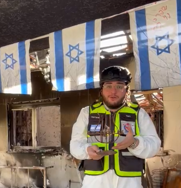 מעט מן האור: החנוכייה שאותרה בהריסות ניר עוז