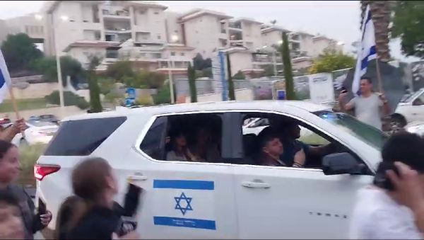 צפו: קבלת הפנים בשהם למשוחררת מייה שם