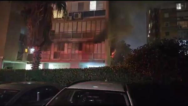 פצוע קשה בשריפה שפרצה בדירה בחולון