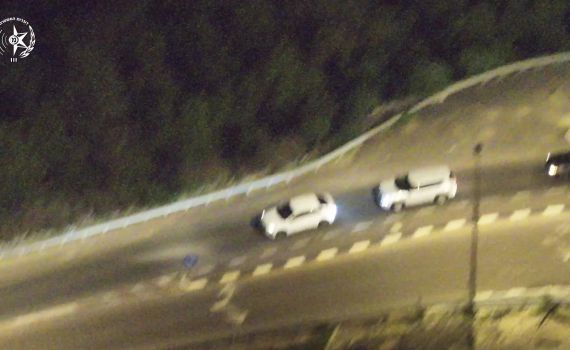 צפו: מרדף בסיוע מהאוויר אחרי שודדי רכבים