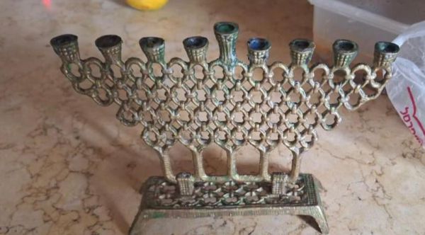 לוחם שמצא חנוכיה בעזה, מחפש את בעליה