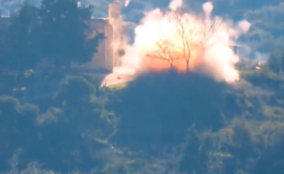 צפו: תיעוד פגיעת טיל נ"ט בלוחמים בצפון