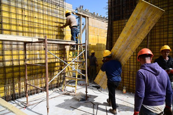 פועל נפצע קשה בסלעית לאחר שנפל עליו מוט ברזל