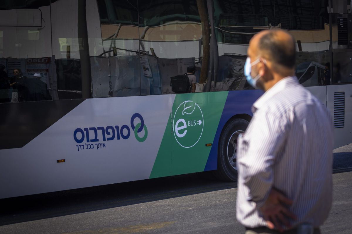 בכביש 6: נהג אוטובוס ציבורי נעצר בחשד לנהיגה תחת שיכרות