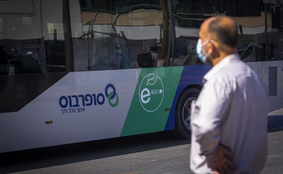 בכביש 6: נהג אוטובוס ציבורי נעצר בחשד לנהיגה תחת שיכרות