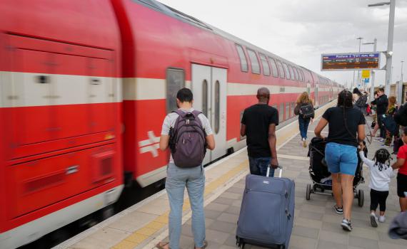 בשביל טיסות החילוץ? הרכבת חוזרת לעצור בנתב"ג