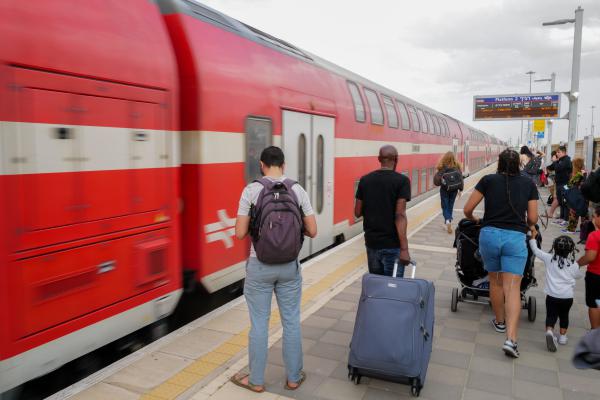 בשביל טיסות החילוץ? הרכבת חוזרת לעצור בנתב"ג