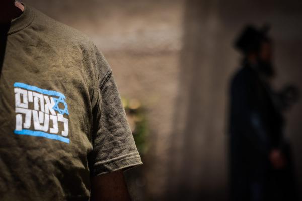 האב השכול נגד אחים לנשק: "הם ידעו מיד"