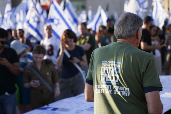 אחרי הביקורת מהורים שכולים אחים לנשק התחרטו