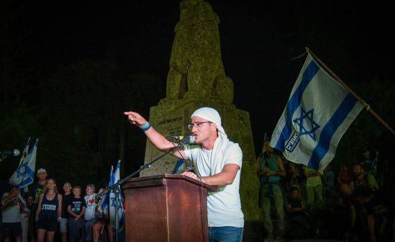 אחרי הסערה: מנהיג המחאה התנצל על ההשוואה של נתניהו להיטלר