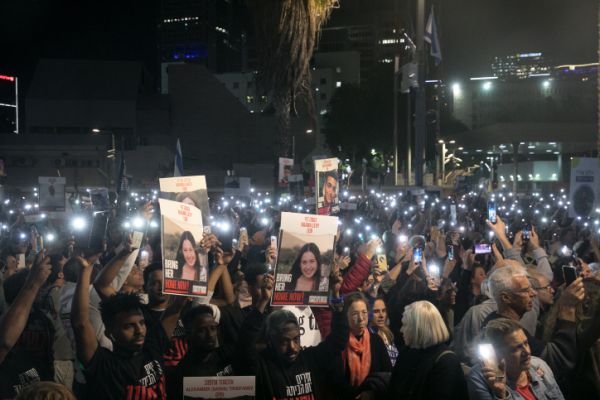 אב החטוף: "צריך להרחיק את משפחות החטופים מהקבינט"