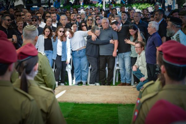 גל איזנקוט הובא למנוחות: "בן למשפחת מופת"