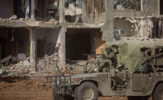 קצינים הודו: "השמדת חמאס תעלה בחיי החטופים"