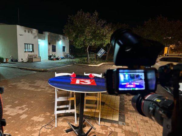 "אחרי חודשיים": עיתונאי חדשות 13 בתמונה מרגשת