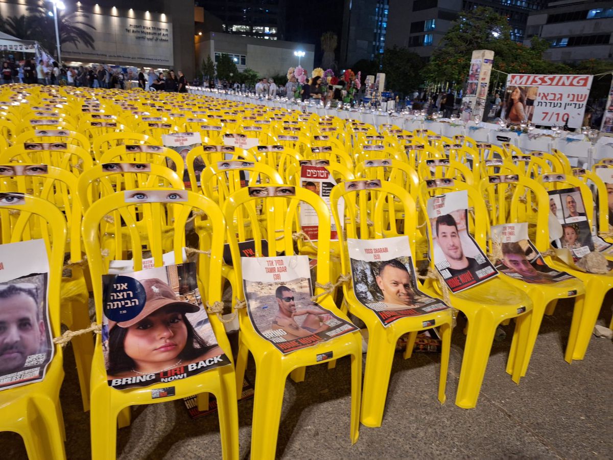 זה האיש שהתחזה לקרובי החטופים וקיבל כסף במרמה