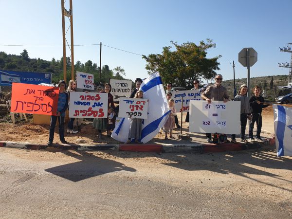 הכניסה לכפר הפלסטיני נחסמה: "לא נהיה בארי 2"